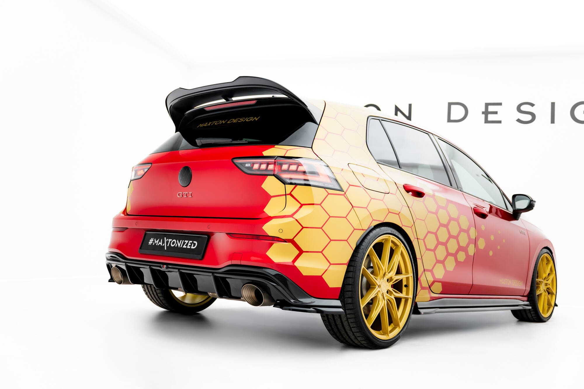 Set splitters V.2 op Volkswagen Golf GTI Clubsport Mk8 Facelift, bodykit door Wrapmaster DH Den Haag